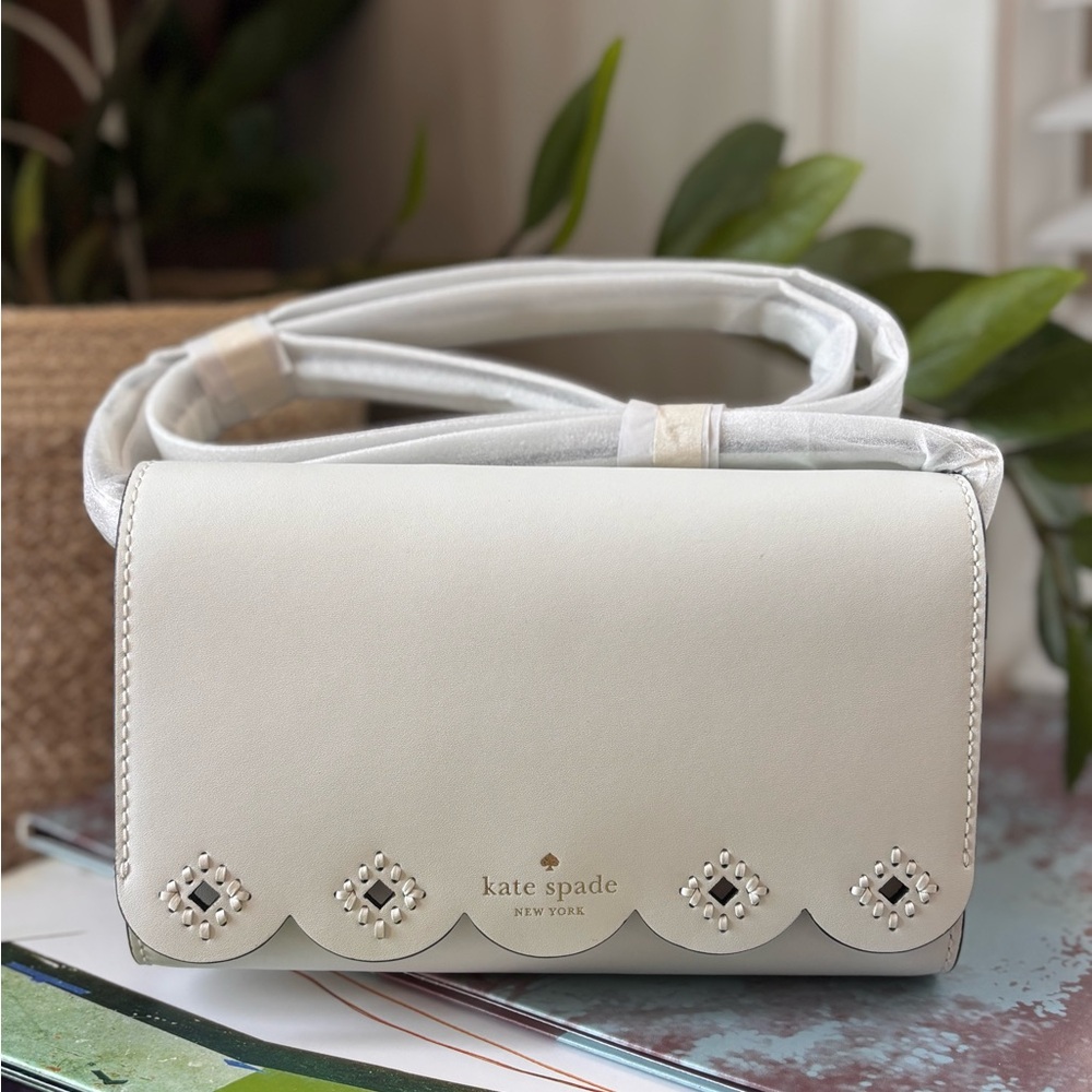 KATE SPADE ♠️ Addison Magnolia Street Eyelet leather purse